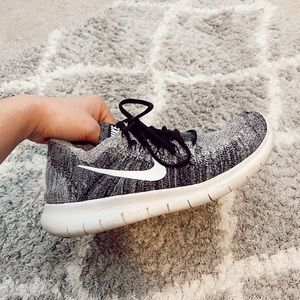 Nike Flyknit Grey Sneakers